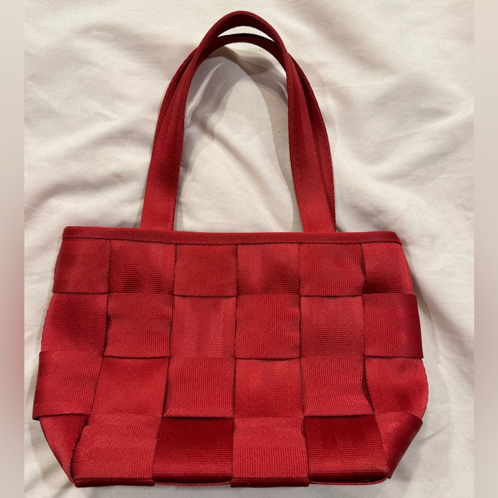 Harvey’s seatbelt bag